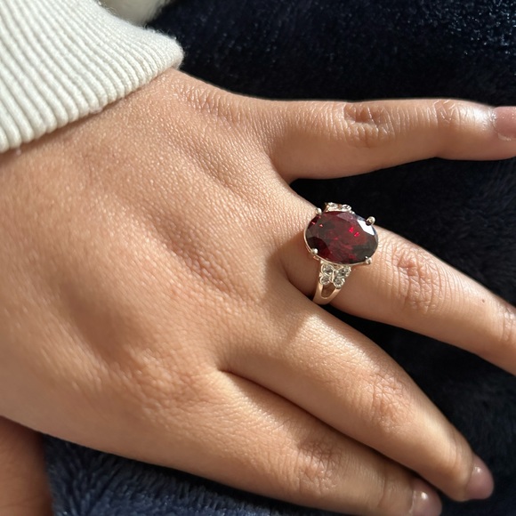 Red oval ring - Picture 2 of 6